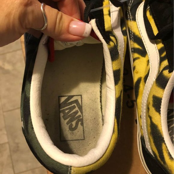 Men's Vans Old Skool Tie-Dyed Sneakers - 10 - Picture 4 of 10